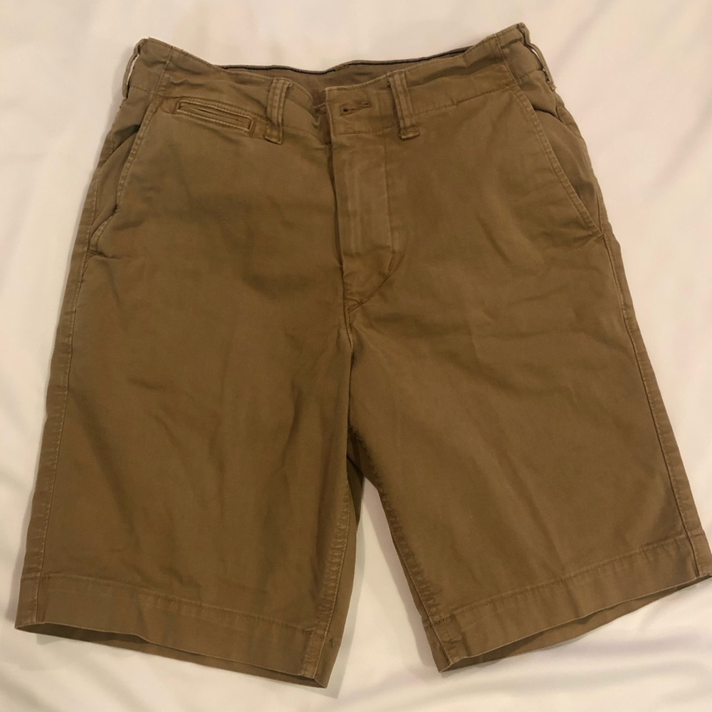 Men’s American Eagle tan flat front shorts, Size 28